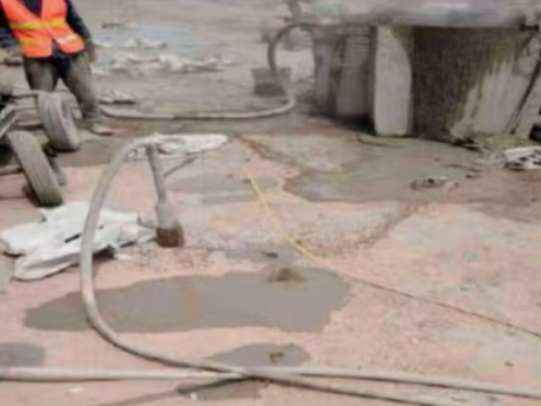 潞城水泥混凝土路面板底注浆技术 路面脱空注浆整治方案